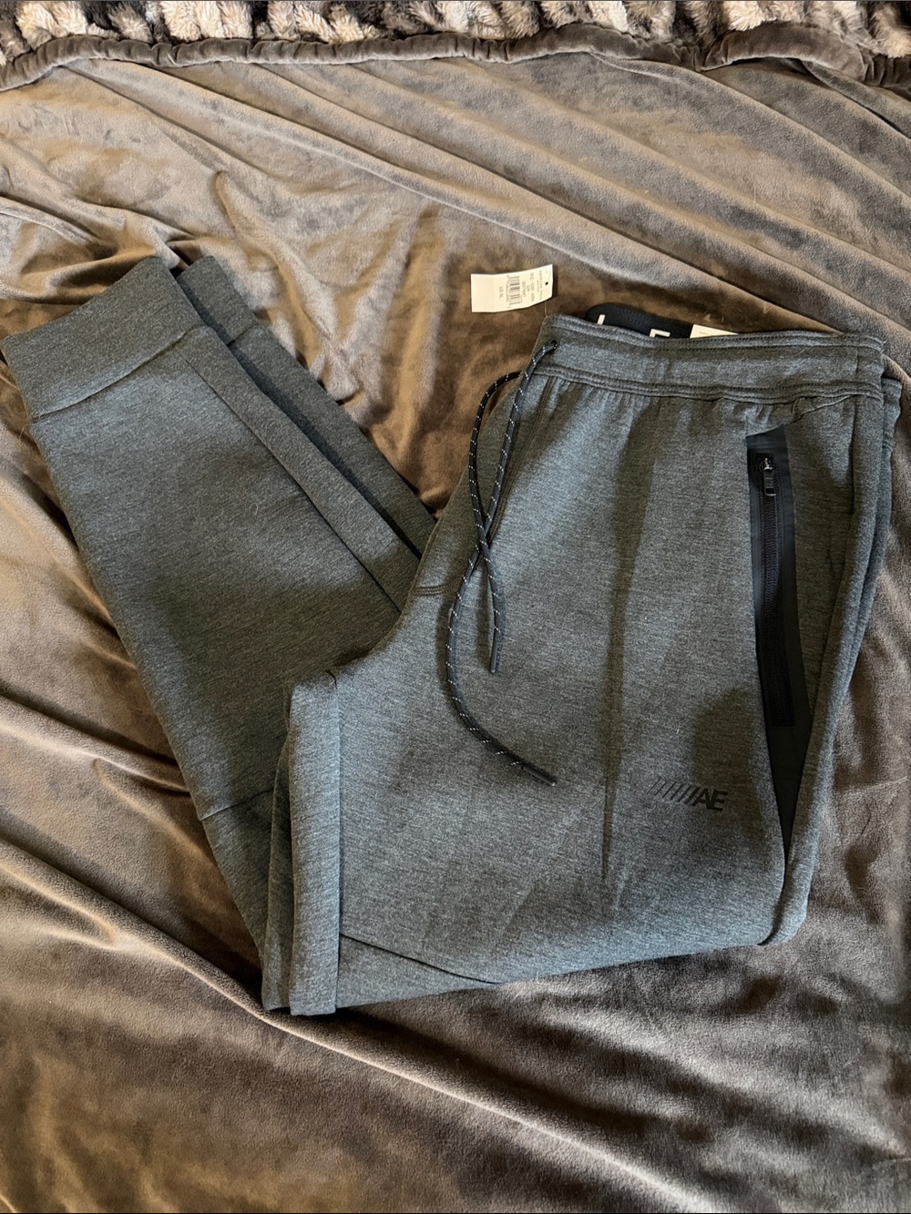 NWT American Eagle Outfitters Men's  Gray Jogger Sweatpants with Zip Pockets